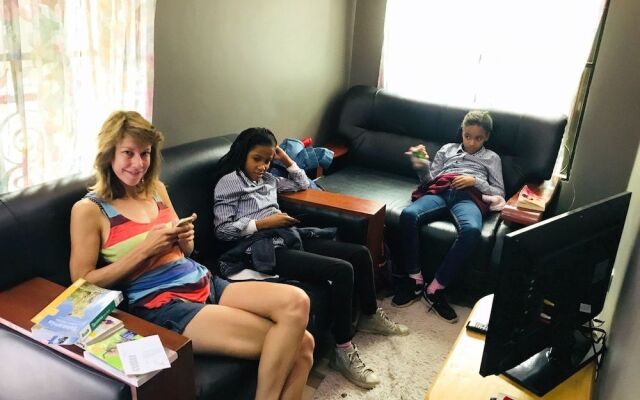 Savannah House - Hostel
