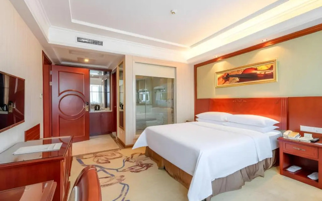 Vienna Hotel (Foshan West Railway Station Airport Branch)