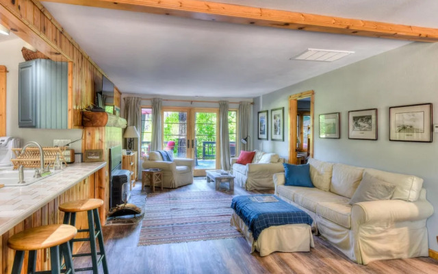 Foursome  2 Bedroom Cabin by RedAwning