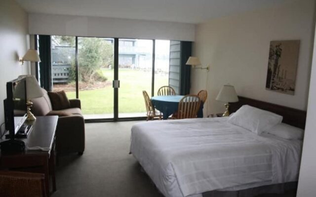 Sand Pebbles Inn