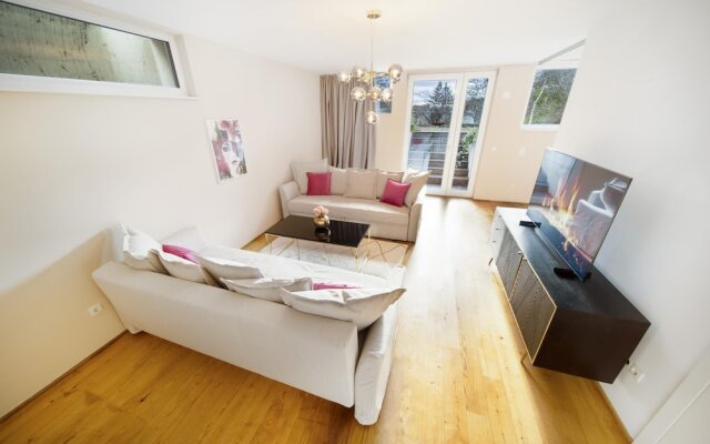 Smile Villa With Terrace Garden Aircondition&Parking in the Beloved D Bling in Vienna