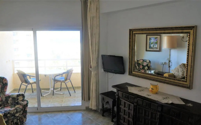 First Line, to the beach, 1 bed Apt , Sleeps