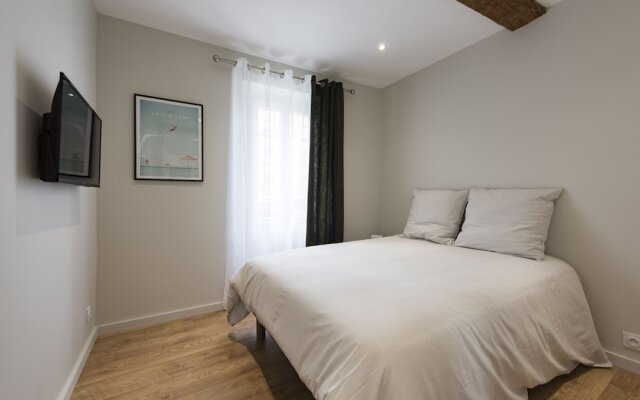 APPARTEMENT 1 NEUF sur le port à coté de la plage