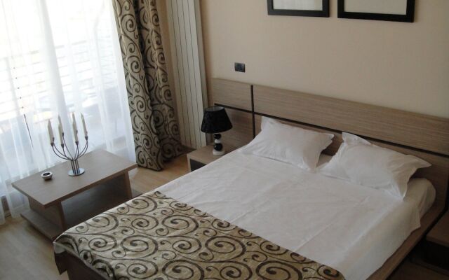 Sangria Luxury Family