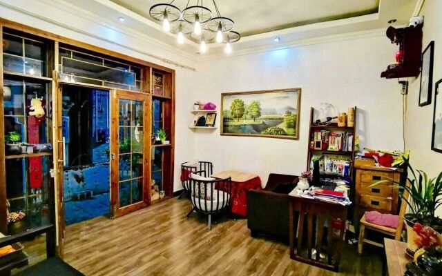 Fenghuang Little Bear Family Guest House