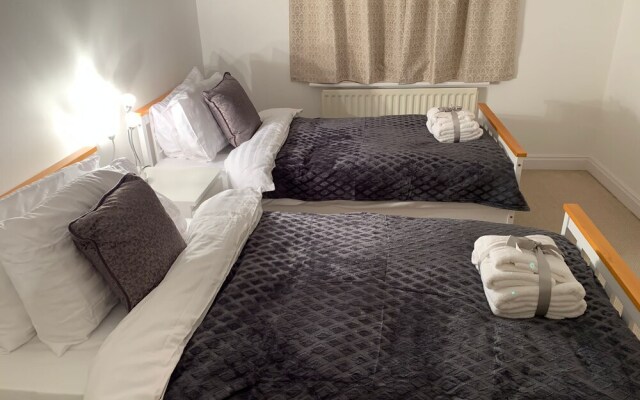 Royal Oak Apartment in Manchester Central Location