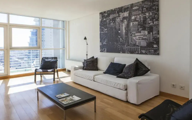 Rent4Rest Lisbon 17th Floor River View Apartment