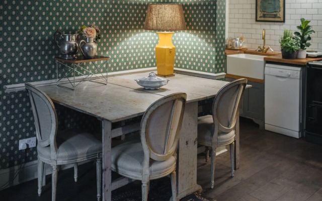 Glorious 2 Bedroom Apartment