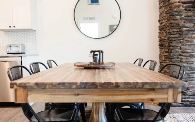 Cardinal at Main and Pine