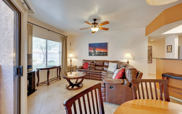Communal Pool: Sunny First-floor Condo in Phoenix