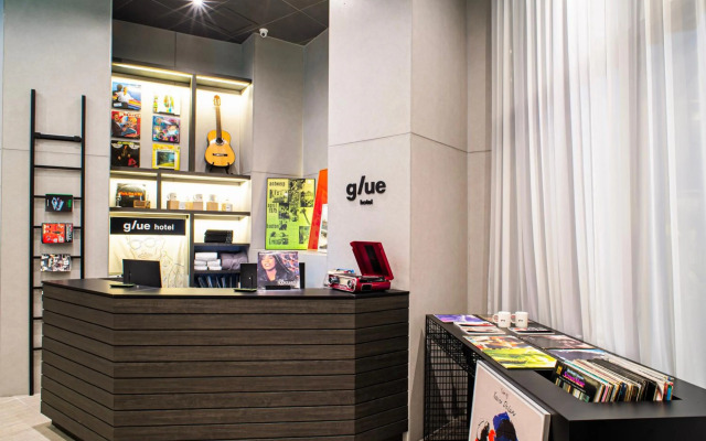 glue Hotel