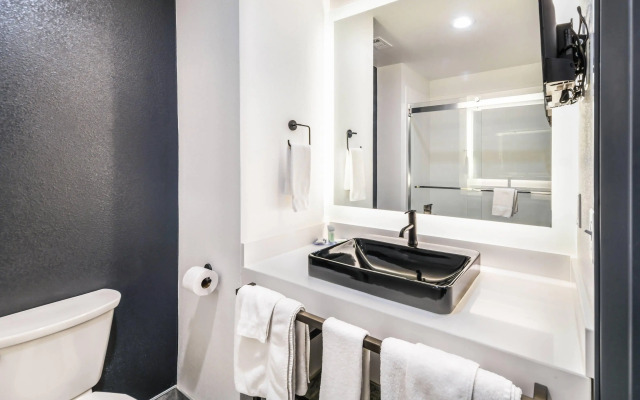 Hy-Lo Hotel, an Ascend Collection Hotel