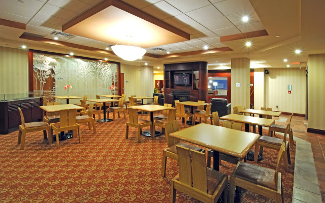 Holiday Inn Express & Suites Brampton, an IHG Hotel