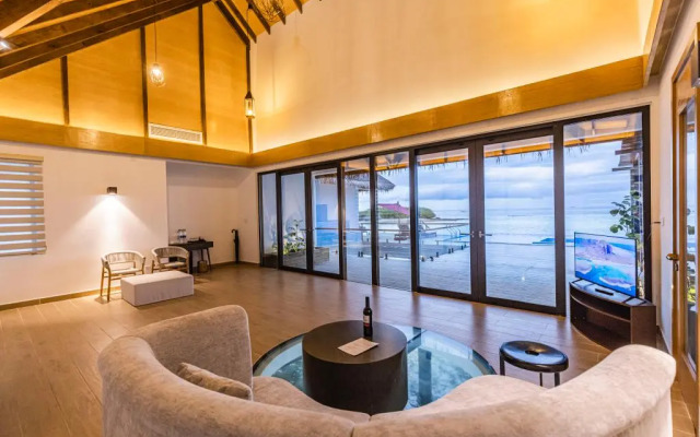 NOOE Maldives Kunaavashi Hotel
