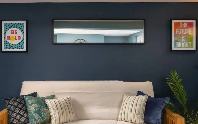 Short Walk to Brighton Beach Condo With Patio