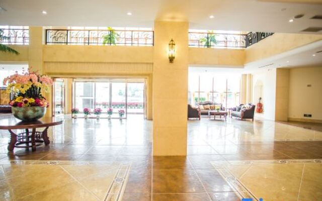 Qujing Longju Hotel (Zhanyi Passenger Terminal Branch)