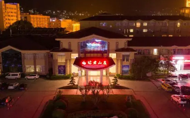 Zhaojun Mountain Villa (Xingshan High-speed Railway Station)