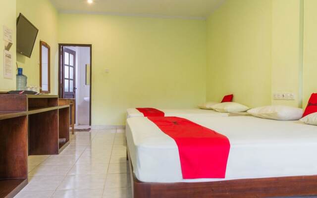 RedDoorz Plus near Pantai Barat