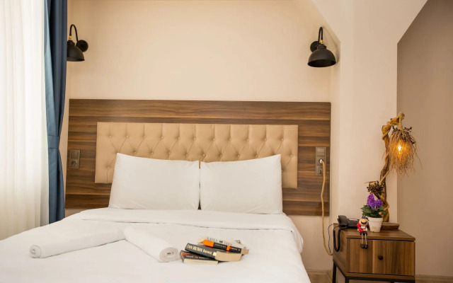 Corner Garden Hotel