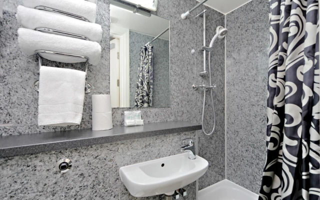 London Visitors Hotel