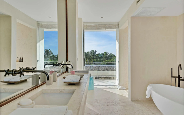 Magnificent 5BR Modern Tropical Villa With Pool