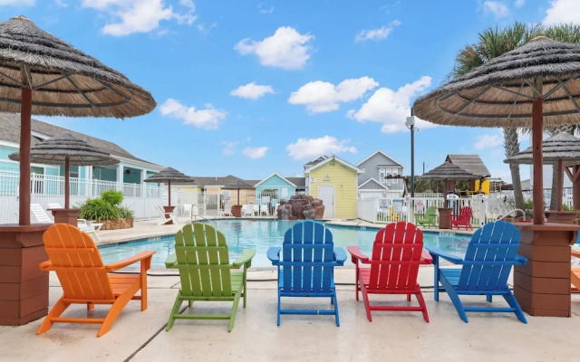 Mango Bungalow Sleeps 8 2 Community Pools