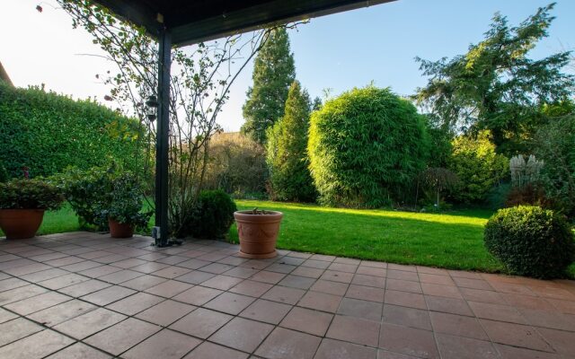 Tolstov-Hotels Beautiful Villa with Big Garden