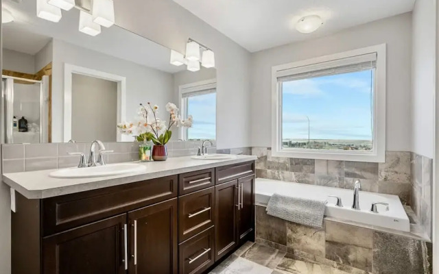 The Mask - 5BD - Movie Room - Kidfriendly