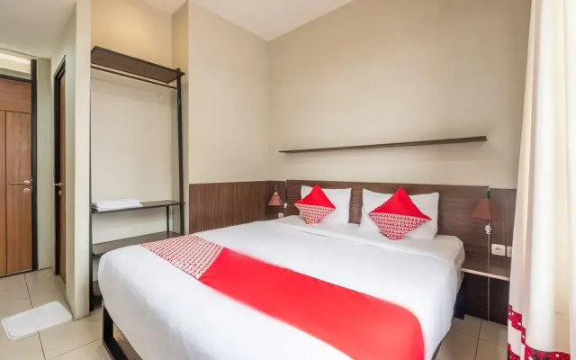 OYO 535 Cileunyi Residence