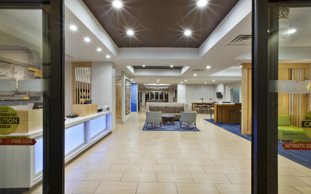 Holiday Inn Express Hotel & Suites Niles by IHG
