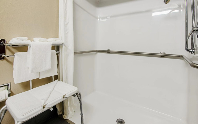 Quality Inn & Suites I-81 Exit 7