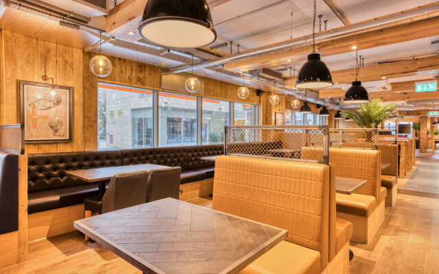Premier Inn  London Southwark (Southwark Station)
