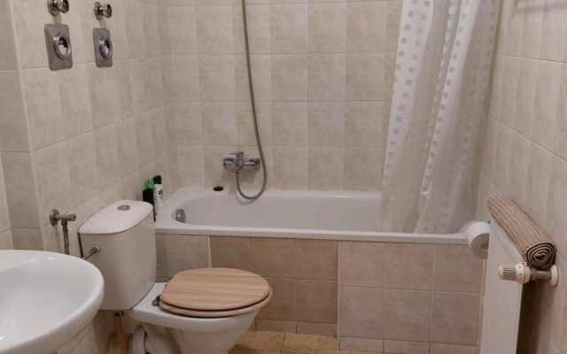 Flat at the edge of the center + parking