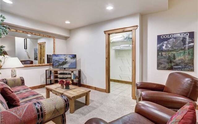 Amber Sky - Ski-In/Ski-Out by RedAwning