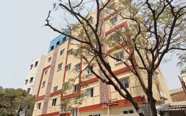 Royal Emirates Banjara by OYO Rooms