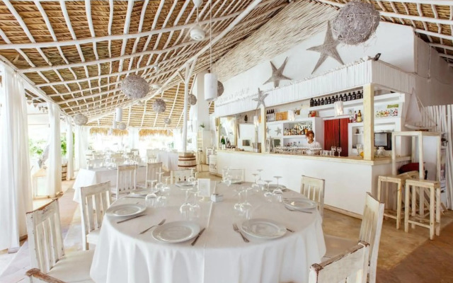 Tropicana Suites Deluxe Beach Club & Pool