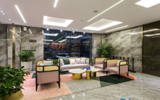 Season Hotel