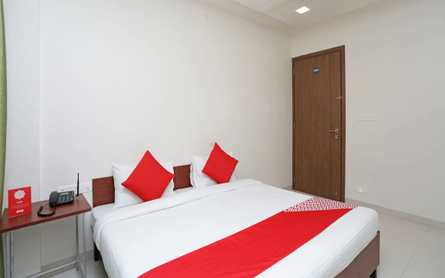 OYO 11742 Hotel Aakiyo Rooms