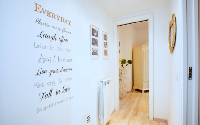 Romantic Flat With Large Terrace Close to S. Peter