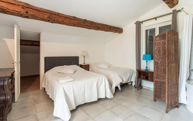 Tranquil holiday home in Cébazan with private pool