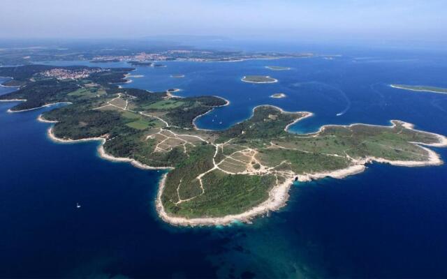 Stunning View 1-bed Apartment in Premantura