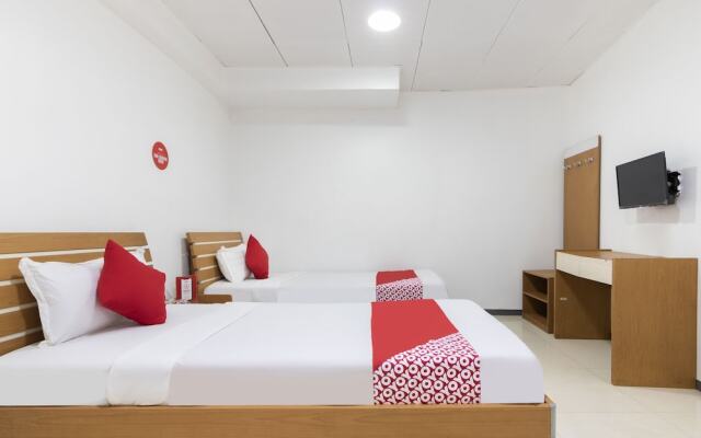 OYO 416 Lucky Hotel