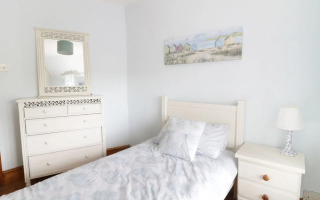 2 Wisteria Cottages, Chard