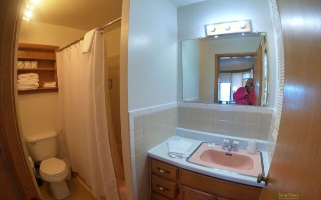 Twin Pines Resort