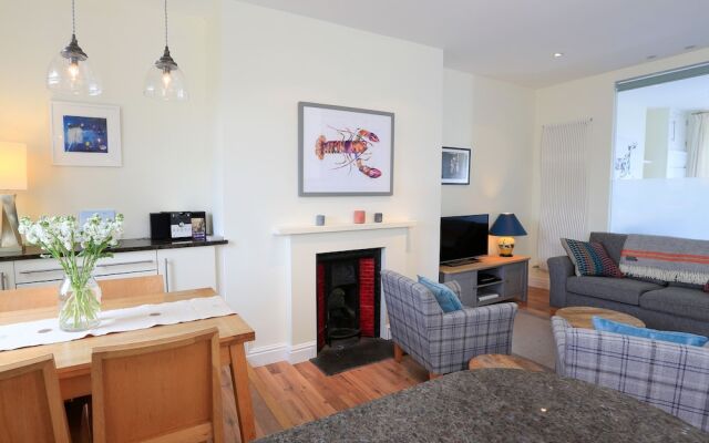 2 Albany House