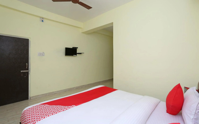 OYO 11547 Royal Treat