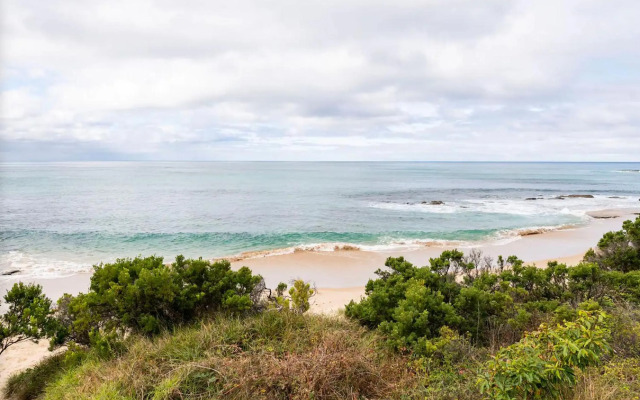 Y Vue - Beachside Apartment with Ocean Views