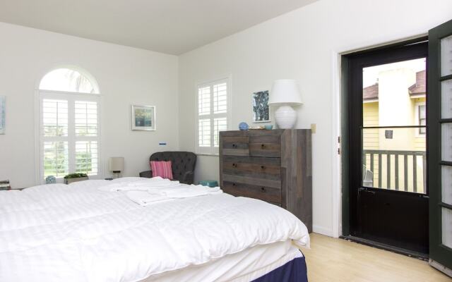 Seaside Bungalow by Vtrips