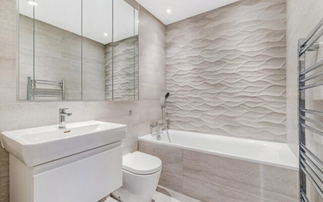 Impeccable 2 Bed 2 Bath Penthouse