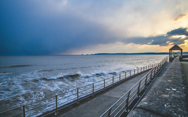 Ocean Breeze Apartment